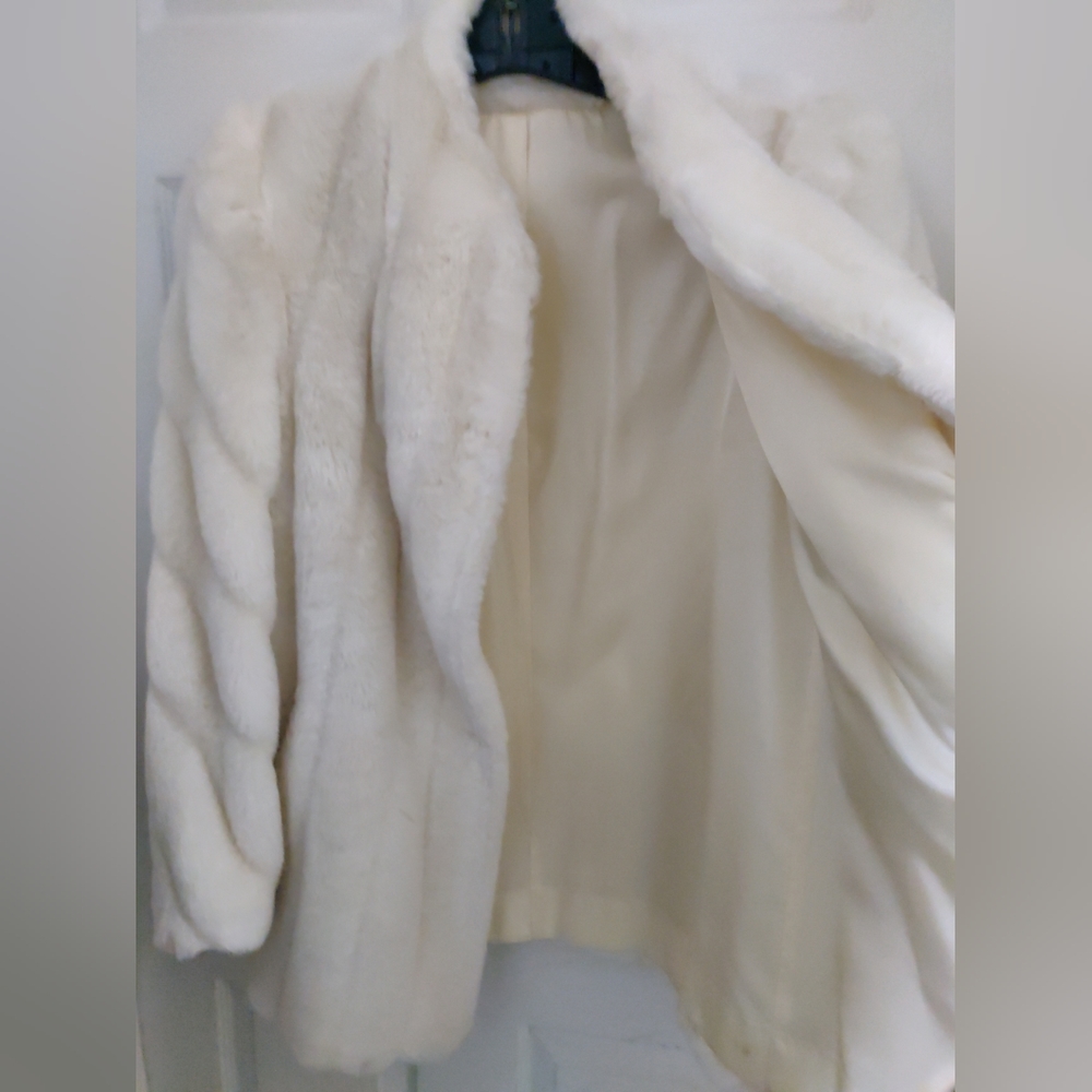 - Mid century modern 1960s vintage White faux Fur waist length  Coat - Picture 3 of 5